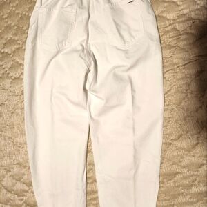 Zara women's baggy fit white jeans; sz 10 - new